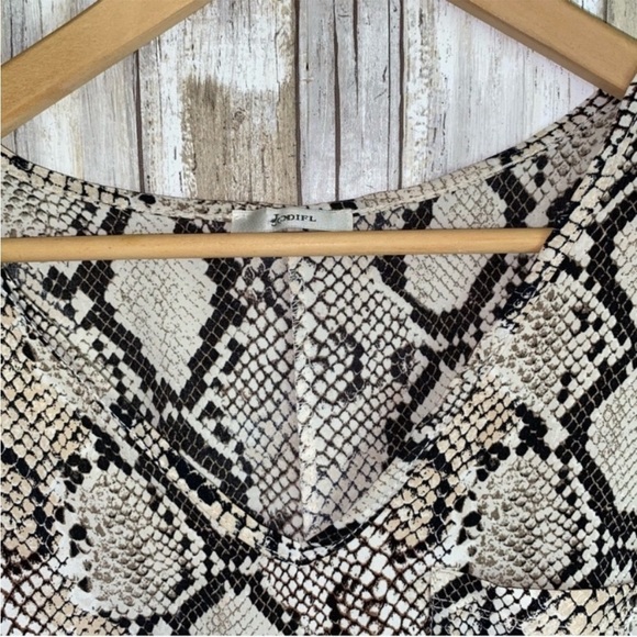 Jodifl Snake Print Oversized Blouse - Picture 5 of 5